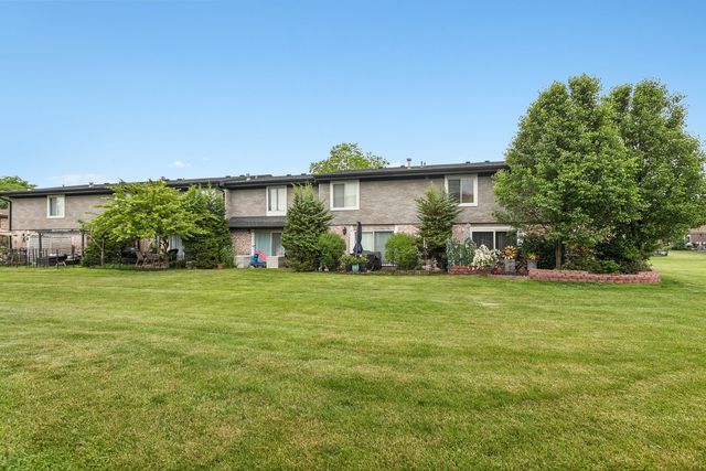 15 Cour Deauville, Palos Hills, IL 60465
