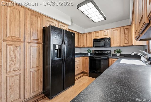 5461 Putnam Drive, West Bloomfield, MI 48323
