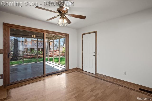 5461 Putnam Drive, West Bloomfield, MI 48323