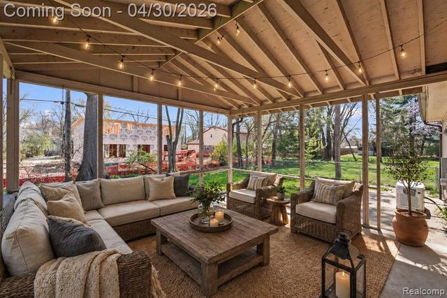 5461 Putnam Drive, West Bloomfield, MI 48323