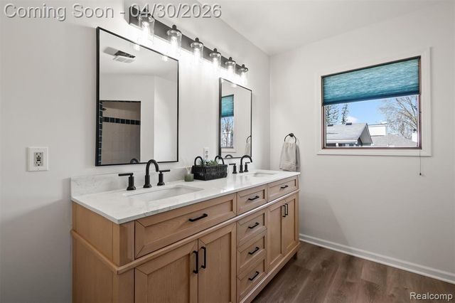 5461 Putnam Drive, West Bloomfield, MI 48323