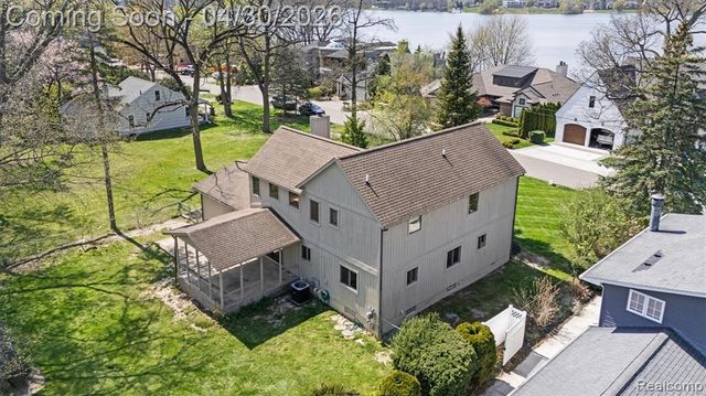 5461 Putnam Drive, West Bloomfield, MI 48323