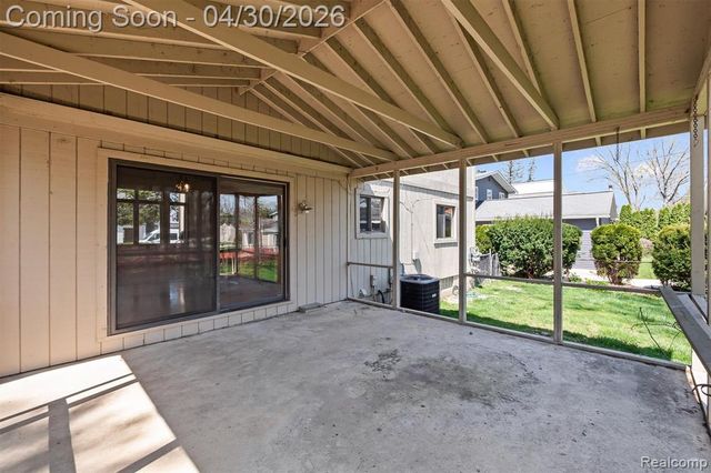 5461 Putnam Drive, West Bloomfield, MI 48323