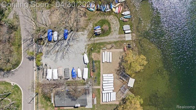 5461 Putnam Drive, West Bloomfield, MI 48323