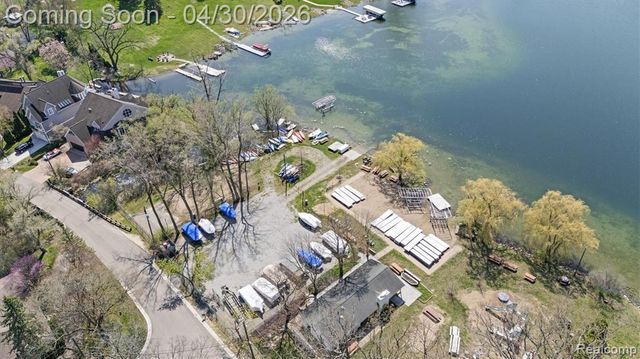 5461 Putnam Drive, West Bloomfield, MI 48323