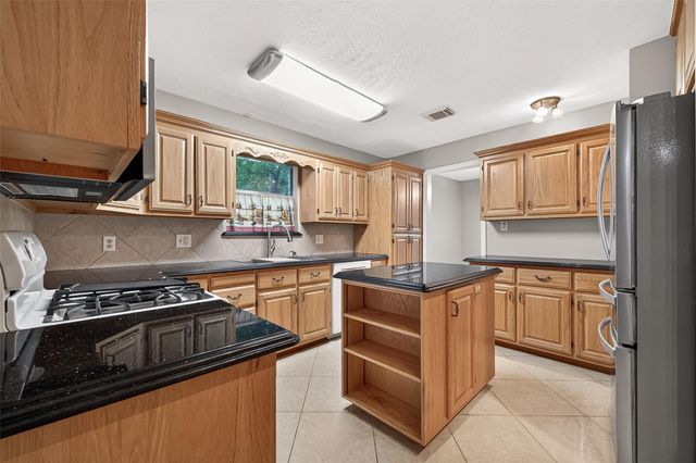 2182 Tree Lane, Houston, TX 77339