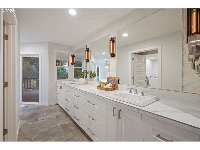 15280 S HOWARDS MILL Rd, Mulino, OR 97042