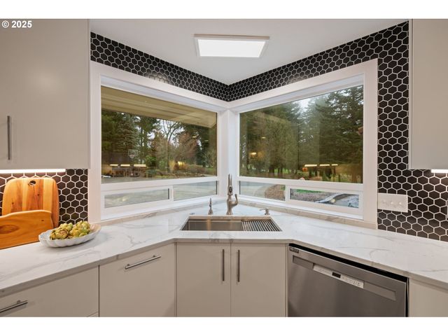 15280 S HOWARDS MILL Rd, Mulino, OR 97042