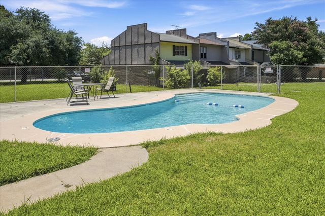 1828 Ridgeview Plaza, Mesquite, TX 75149