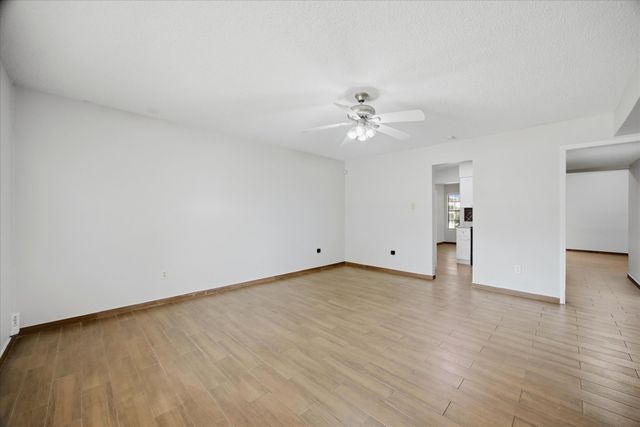 1828 Ridgeview Plaza, Mesquite, TX 75149