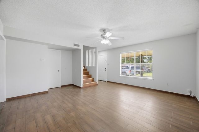 1828 Ridgeview Plaza, Mesquite, TX 75149