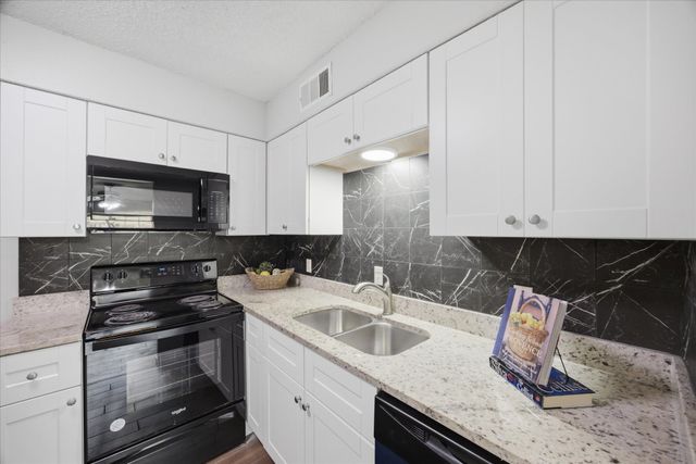 1828 Ridgeview Plaza, Mesquite, TX 75149