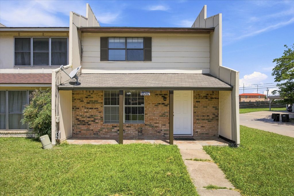 1828 Ridgeview Plaza, Mesquite, TX 75149