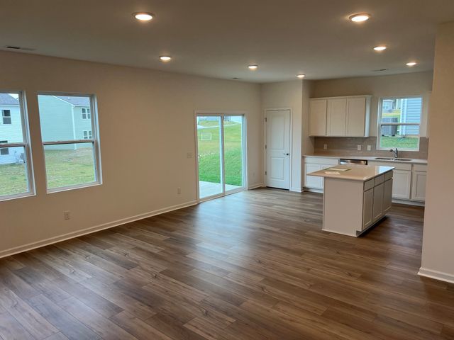 4010 Sadie St, Columbia, TN 38401