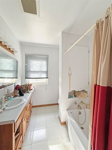 1220 Bell Avenue, Des Moines, IA 50315