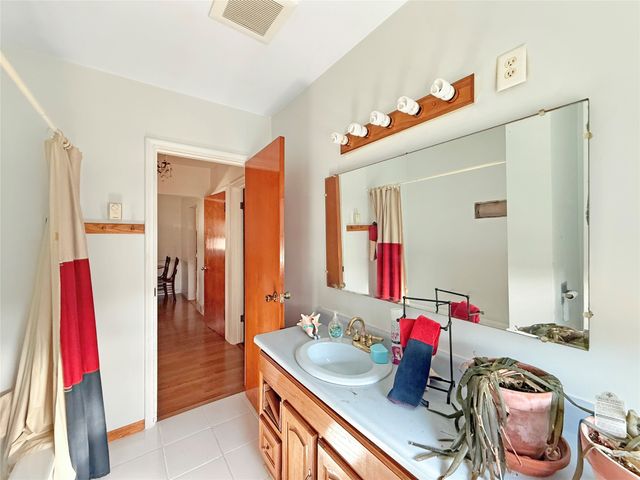 1220 Bell Avenue, Des Moines, IA 50315