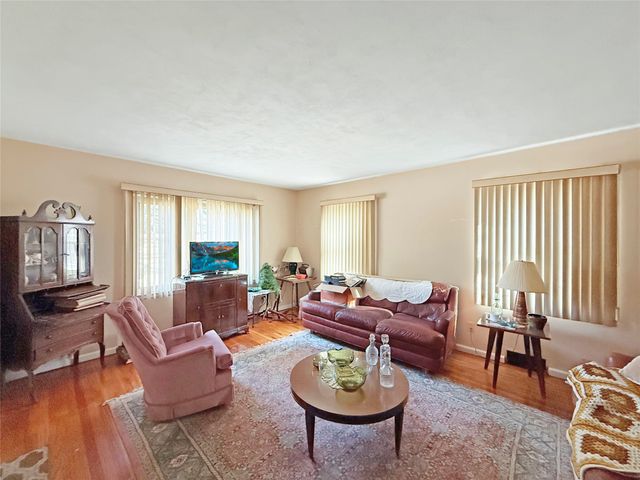 1220 Bell Avenue, Des Moines, IA 50315