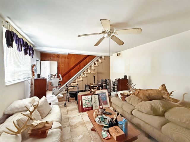 1220 Bell Avenue, Des Moines, IA 50315