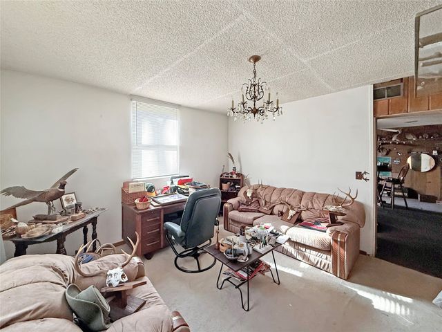 1220 Bell Avenue, Des Moines, IA 50315