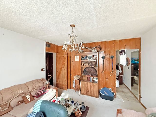 1220 Bell Avenue, Des Moines, IA 50315