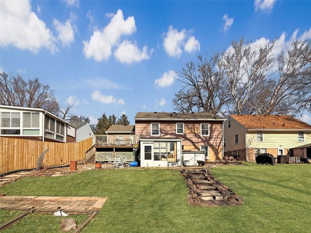 1220 Bell Avenue, Des Moines, IA 50315