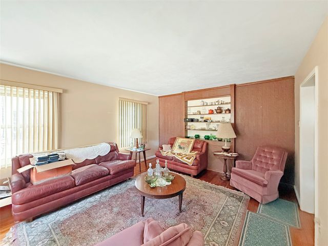 1220 Bell Avenue, Des Moines, IA 50315