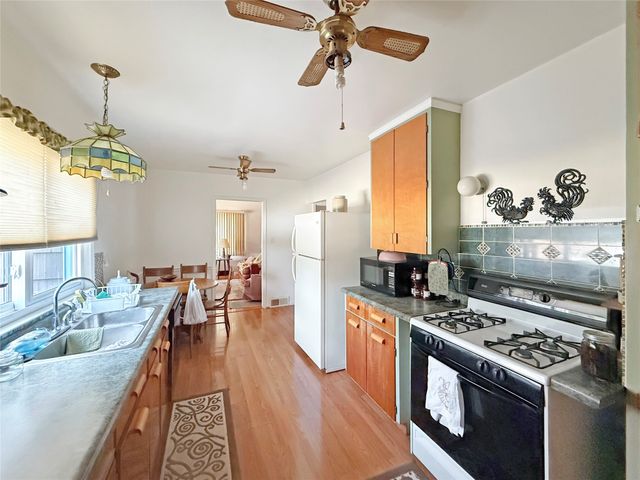 1220 Bell Avenue, Des Moines, IA 50315