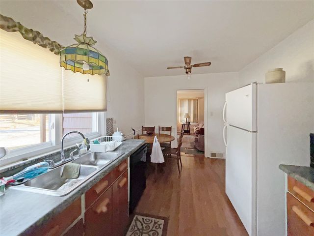 1220 Bell Avenue, Des Moines, IA 50315