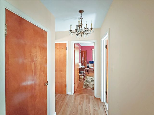 1220 Bell Avenue, Des Moines, IA 50315