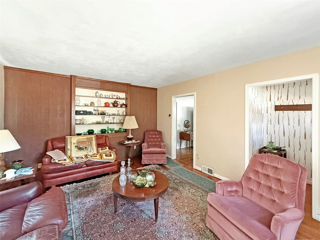 1220 Bell Avenue, Des Moines, IA 50315