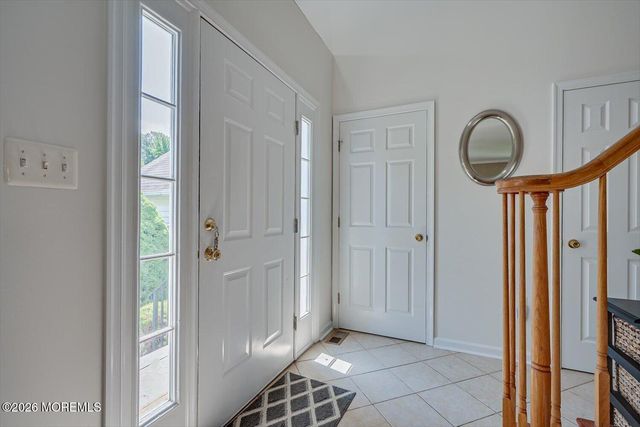 26 Brittany Way, Kendall Park, NJ 08824