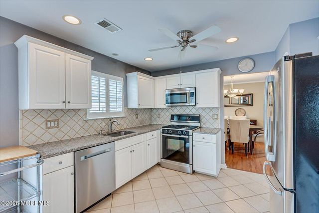 26 Brittany Way, Kendall Park, NJ 08824