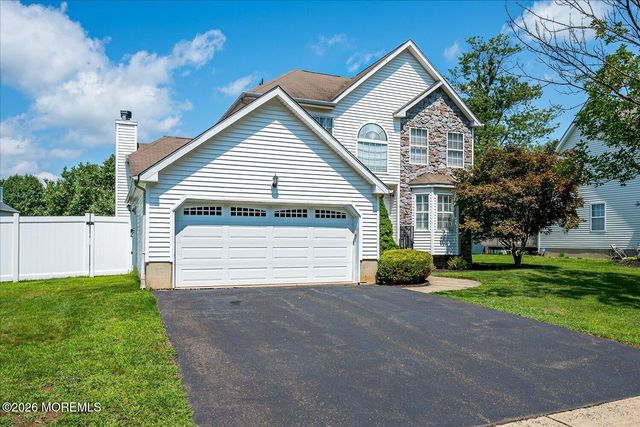26 Brittany Way, Kendall Park, NJ 08824
