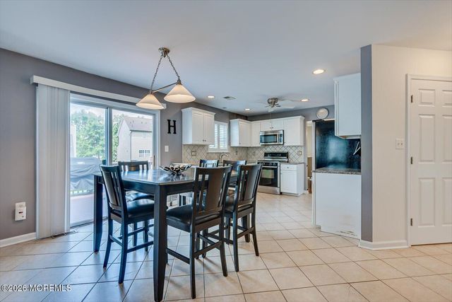 26 Brittany Way, Kendall Park, NJ 08824