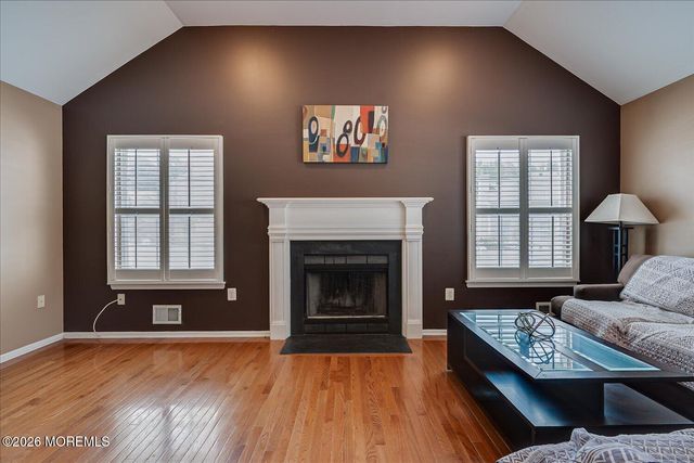 26 Brittany Way, Kendall Park, NJ 08824