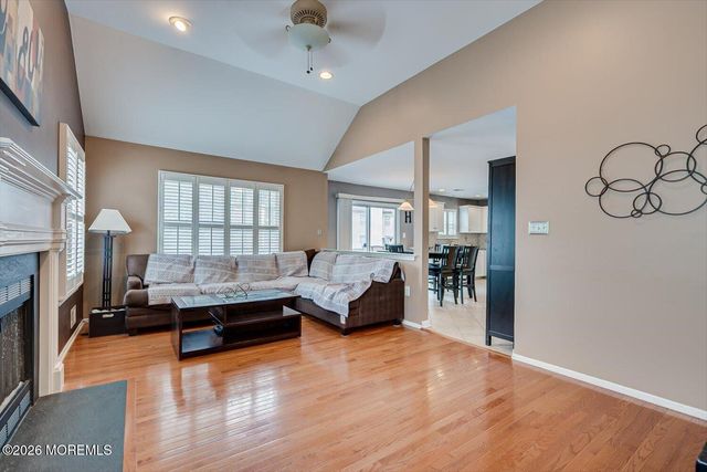 26 Brittany Way, Kendall Park, NJ 08824