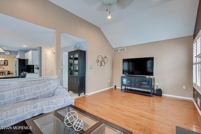 26 Brittany Way, Kendall Park, NJ 08824