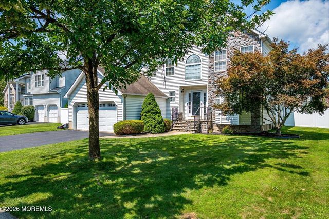 26 Brittany Way, Kendall Park, NJ 08824
