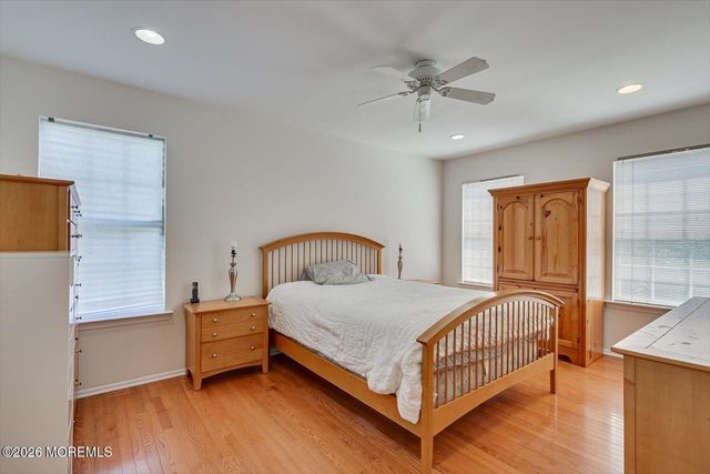 26 Brittany Way, Kendall Park, NJ 08824