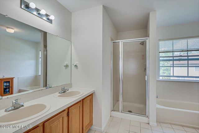 26 Brittany Way, Kendall Park, NJ 08824