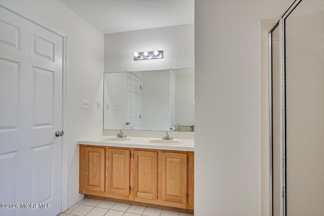 26 Brittany Way, Kendall Park, NJ 08824