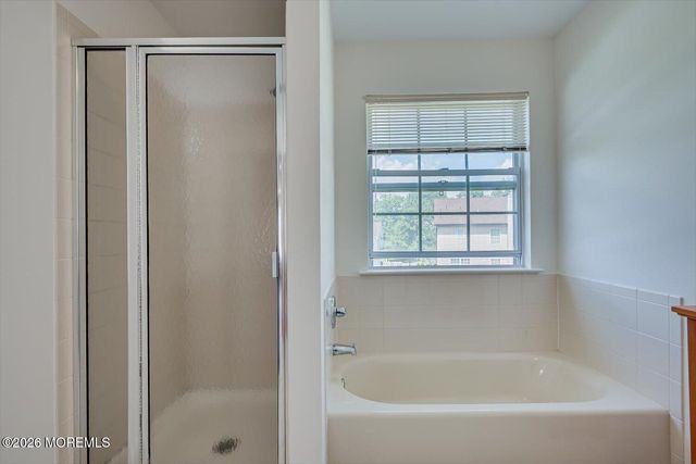26 Brittany Way, Kendall Park, NJ 08824