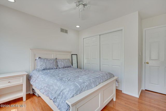 26 Brittany Way, Kendall Park, NJ 08824