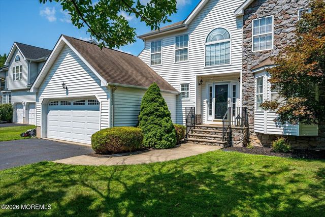 26 Brittany Way, Kendall Park, NJ 08824