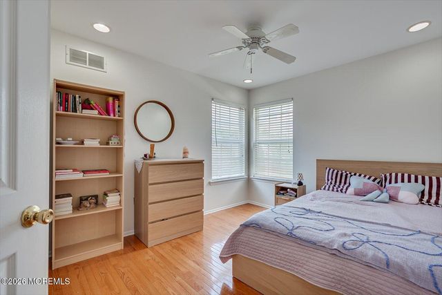 26 Brittany Way, Kendall Park, NJ 08824