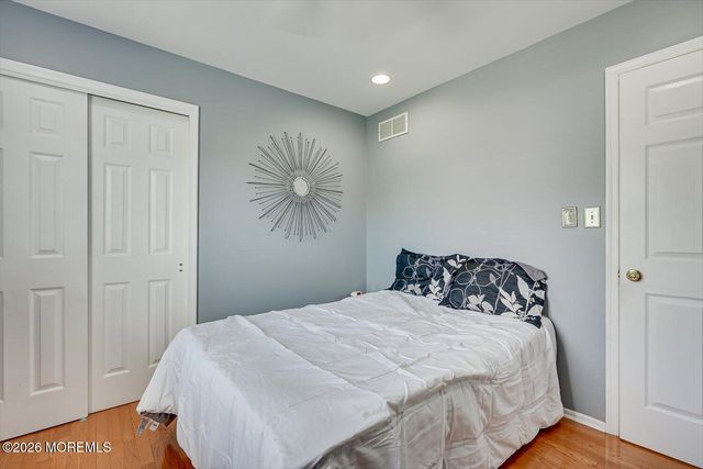 26 Brittany Way, Kendall Park, NJ 08824