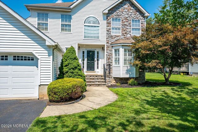 26 Brittany Way, Kendall Park, NJ 08824