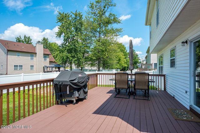26 Brittany Way, Kendall Park, NJ 08824