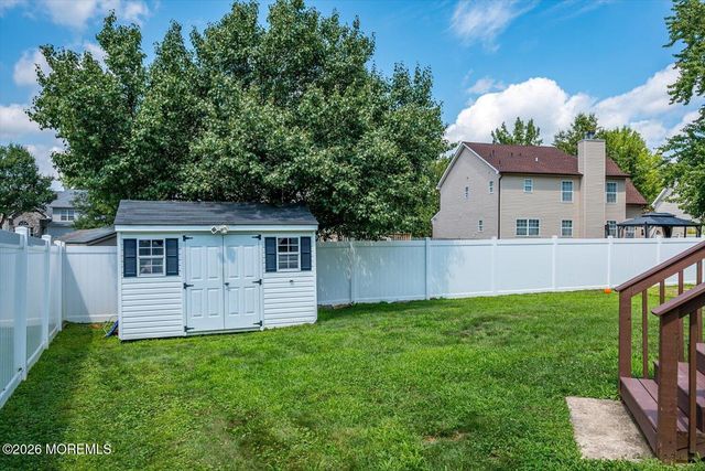 26 Brittany Way, Kendall Park, NJ 08824