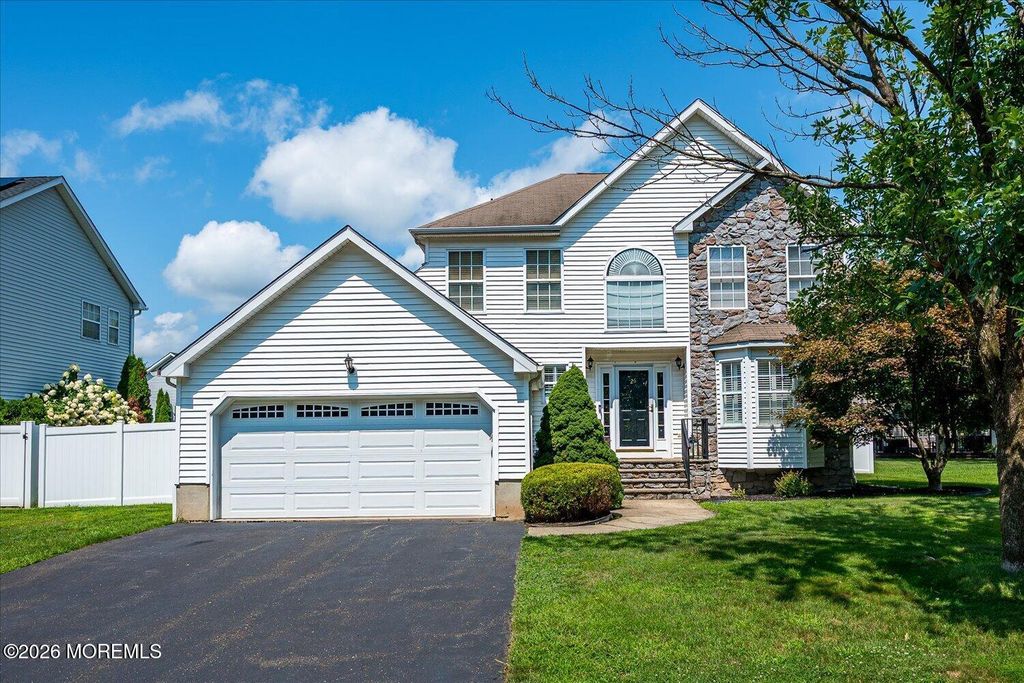 26 Brittany Way, Kendall Park, NJ 08824